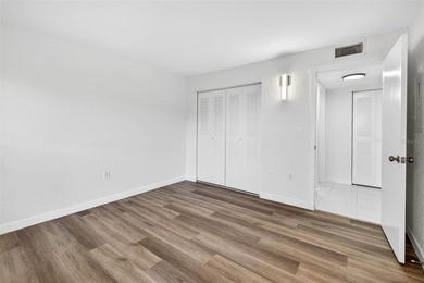 One or more photo(s) has been virtually staged. Step inside this