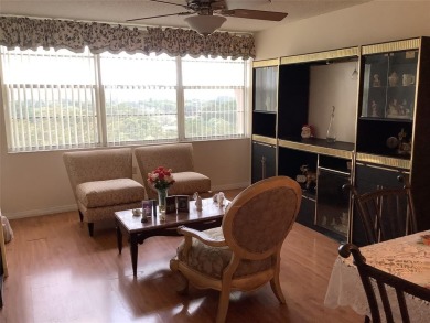 Impecable and beautiful 1/1 1/2 bath condo, penthouse unit in