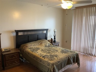 Impecable and beautiful 1/1 1/2 bath condo, penthouse unit in