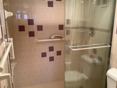 Impecable and beautiful 1/1 1/2 bath condo, penthouse unit in