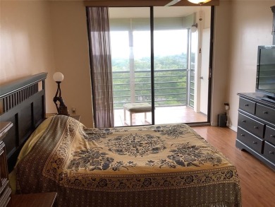 Impecable and beautiful 1/1 1/2 bath condo, penthouse unit in