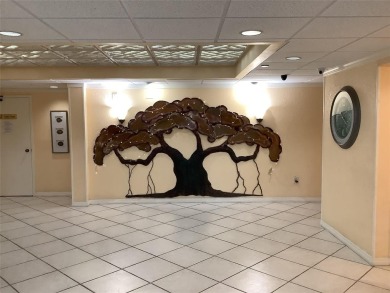 Impecable and beautiful 1/1 1/2 bath condo, penthouse unit in