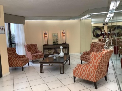 Impecable and beautiful 1/1 1/2 bath condo, penthouse unit in