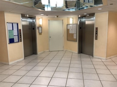 Impecable and beautiful 1/1 1/2 bath condo, penthouse unit in