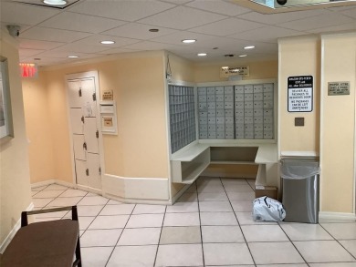 Impecable and beautiful 1/1 1/2 bath condo, penthouse unit in