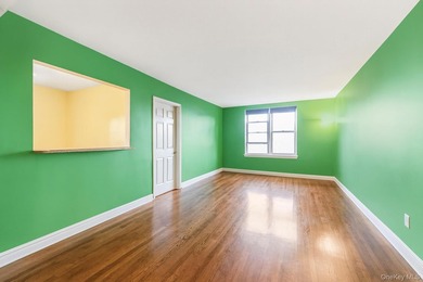 Spacious Co-op Living in Woodlawn Heights! Welcome to 4320 Van