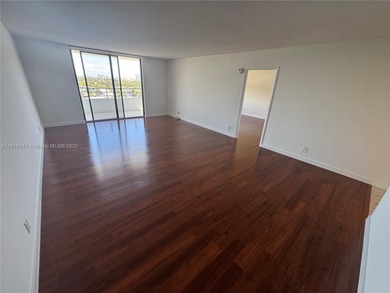 Investors oportunity, Beautiful  1-bedroom 1.5 bathrooms unit