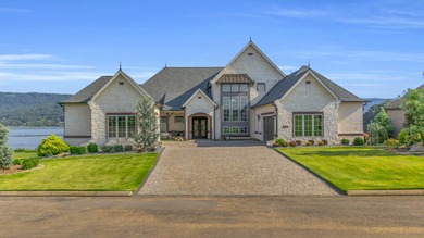 Modern Waterfront Luxury on Nickajack Lake. Only 25 minutes from