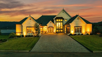 Modern Waterfront Luxury on Nickajack Lake. Only 25 minutes from