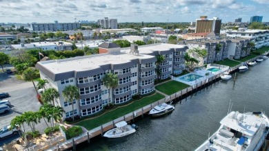 LIVE THE LIFESTYLE IN THIS 2/BED/ 2 BATH CONDO WITH SPLIT FLOOR