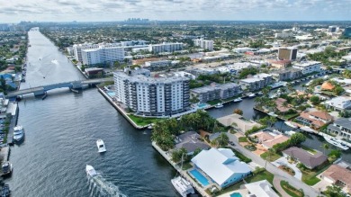 LIVE THE LIFESTYLE IN THIS 2/BED/ 2 BATH CONDO WITH SPLIT FLOOR