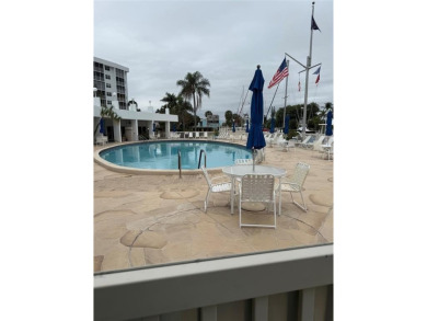 GREAT CONO LOCATED IN EAST BROWARD 1 BEDROOM 1 1/2 BATH. LOCATED