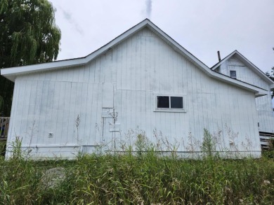 Craft Your Dream on 23.74 Acres: Farmhouse & Potential Pond!