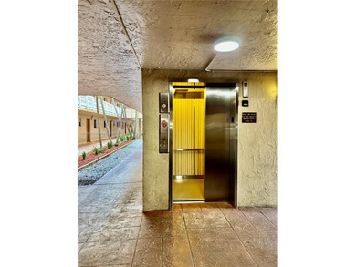 NICE APARTMENT FOR FIRST TIME BUYER  2/2 SCREENED IN PRIVATE