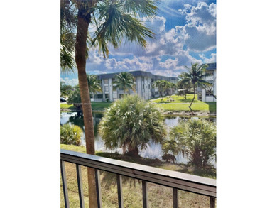 NICE APARTMENT FOR FIRST TIME BUYER  2/2 SCREENED IN PRIVATE