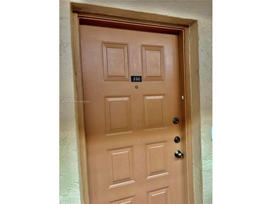 NICE APARTMENT FOR FIRST TIME BUYER  2/2 SCREENED IN PRIVATE