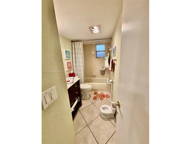 NICE APARTMENT FOR FIRST TIME BUYER  2/2 SCREENED IN PRIVATE