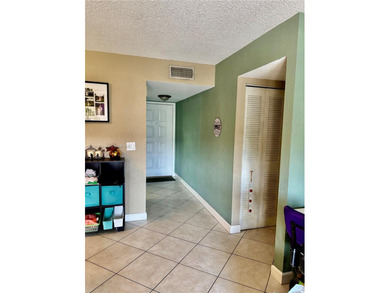 NICE APARTMENT FOR FIRST TIME BUYER  2/2 SCREENED IN PRIVATE