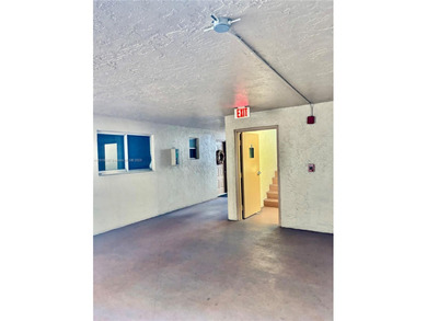 NICE APARTMENT FOR FIRST TIME BUYER  2/2 SCREENED IN PRIVATE