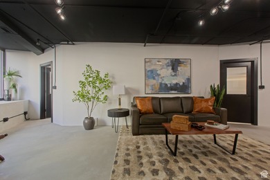 Sophisticated urban living awaits in prestigious American Towers