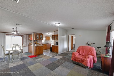 **HUGE BACKYARD**OPEN FLOOR PLAN**NEWER ROOF** Discover southern