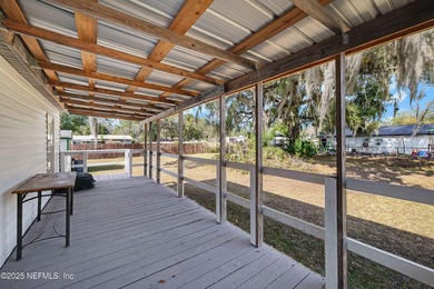 **HUGE BACKYARD**OPEN FLOOR PLAN**NEWER ROOF** Discover southern