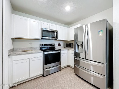 Is this possibly the sweetest home in Palm Coast? I say YES!