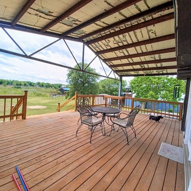 Lake front on Lake Medina with boat ramp and dock. Great views
