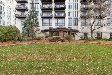 Bright, move-in ready 2BD/2BA loft in University Village with