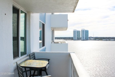 WELCOME TO THE SOUGHT AFTER BAYSHORE BATH & TENIS CLUB! ENJOY