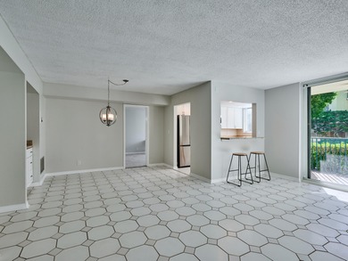 Dreaming of the perfect beach hideaway? This is it! An open airy