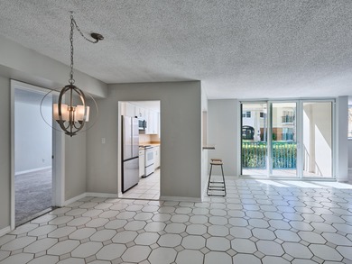 Dreaming of the perfect beach hideaway? This is it! An open airy