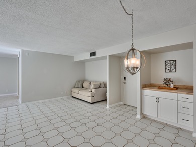 Dreaming of the perfect beach hideaway? This is it! An open airy