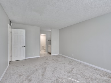 Dreaming of the perfect beach hideaway? This is it! An open airy