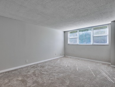 Dreaming of the perfect beach hideaway? This is it! An open airy