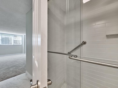 Dreaming of the perfect beach hideaway? This is it! An open airy