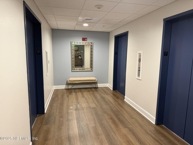 RIVER VIEWS from every room, all the way up on the 17th floor!