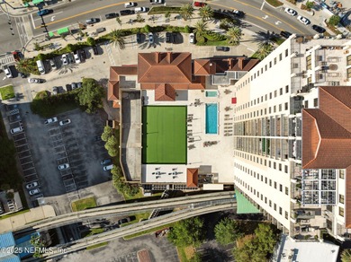 RIVER VIEWS from every room, all the way up on the 17th floor!