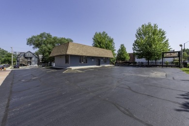 PRIME SHERIDAN ROAD LOCATION!!! SUPERB VISIBILITY