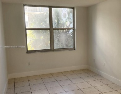 Beautiful Corner Unit - 3 Bed / 2 Bath - Wood & Tile Floors -
