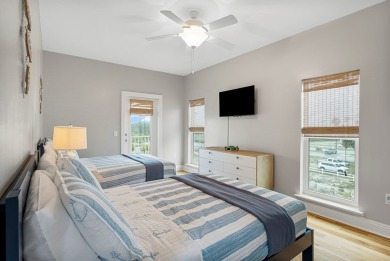 HIGHLIGHTS:  Beachfront beauty  Gorgeous Gulf views  3 levels