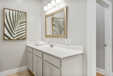 HIGHLIGHTS:  Beachfront beauty  Gorgeous Gulf views  3 levels