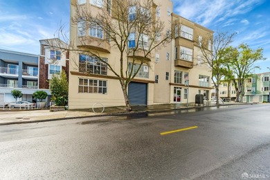 This expansive warehouse/retail condominium offers exceptional