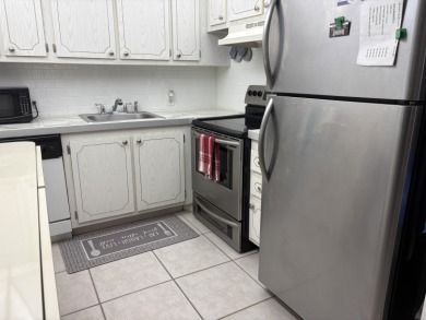 SPECIAL PRICE A great 2 bedrooms 1 1/2 bathrooms with a serene