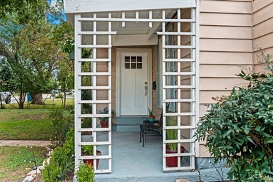 Amazing Investment & Lifestyle Opportunity in Kerrville! Looking