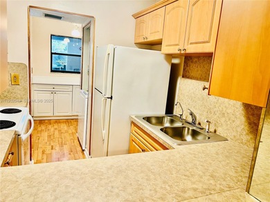 ATTENTION REAL ESTATE AGENTS! Beautiful condo overlooking a