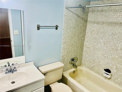 ATTENTION REAL ESTATE AGENTS! Beautiful condo overlooking a