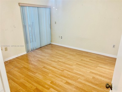 ATTENTION REAL ESTATE AGENTS! Beautiful condo overlooking a