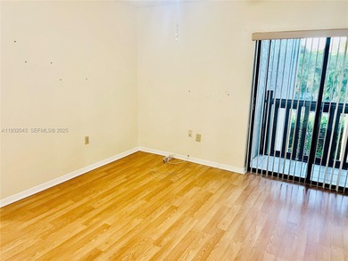 ATTENTION REAL ESTATE AGENTS! Beautiful condo overlooking a