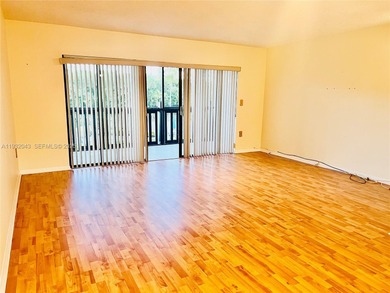 ATTENTION REAL ESTATE AGENTS! Beautiful condo overlooking a